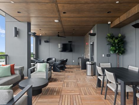 The Sloan at LoSo apartments in Charlotte, NC - inisde golf simulator